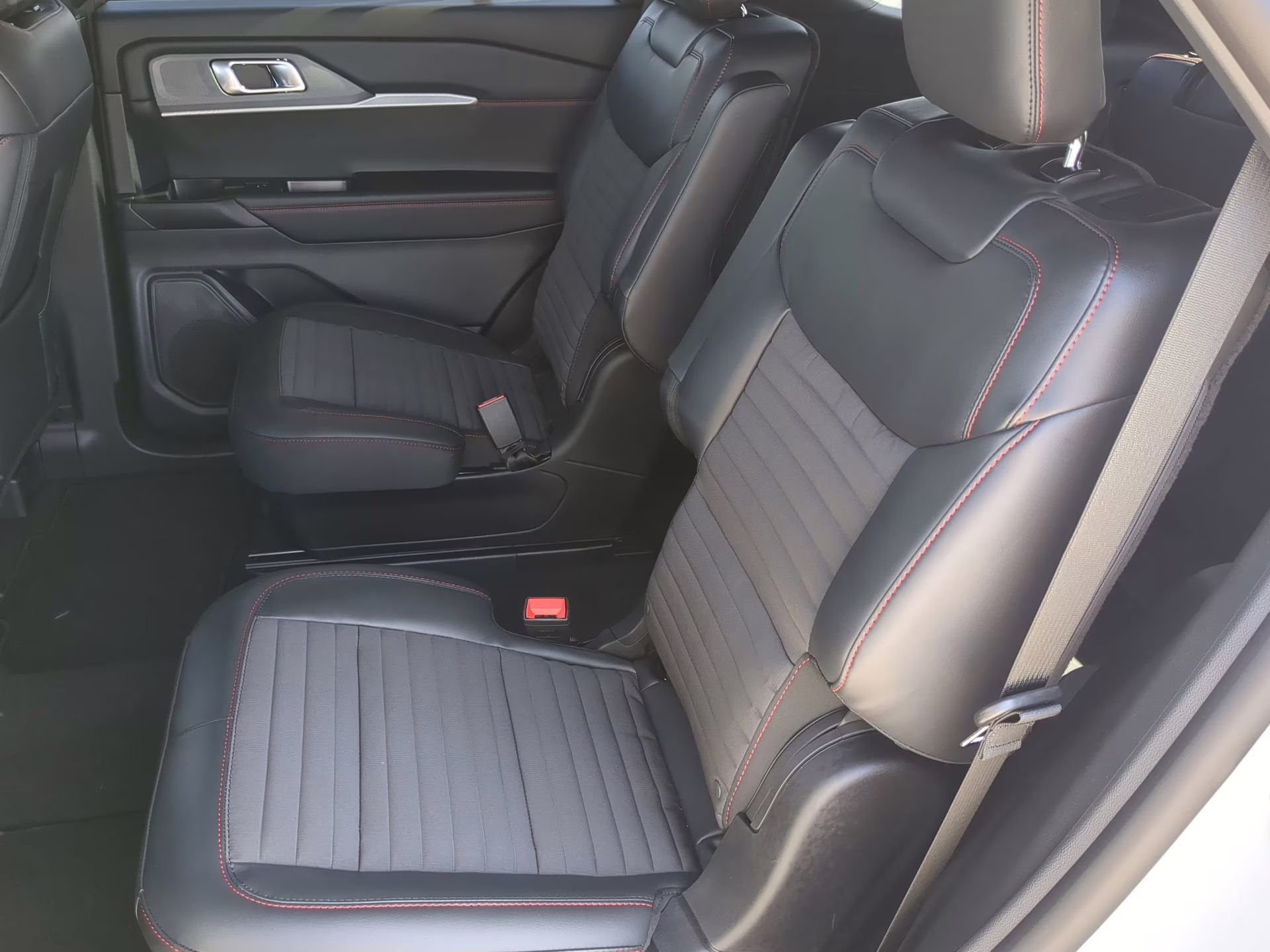 2026 Space White Metallic Ford Explorer ST-Line RWD SUV