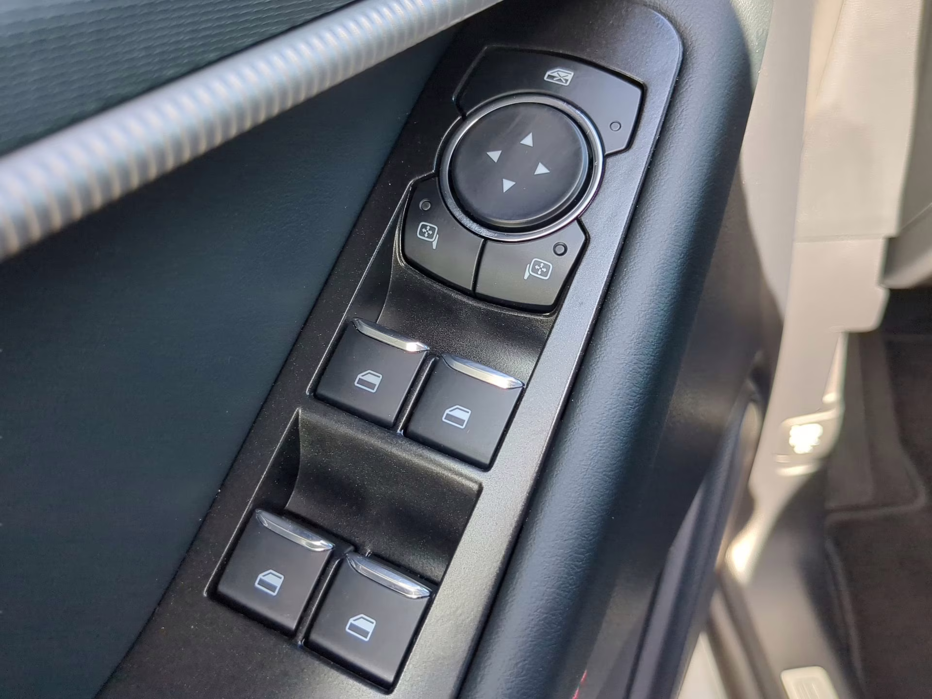 2026 Space White Metallic Ford Explorer ST-Line RWD SUV