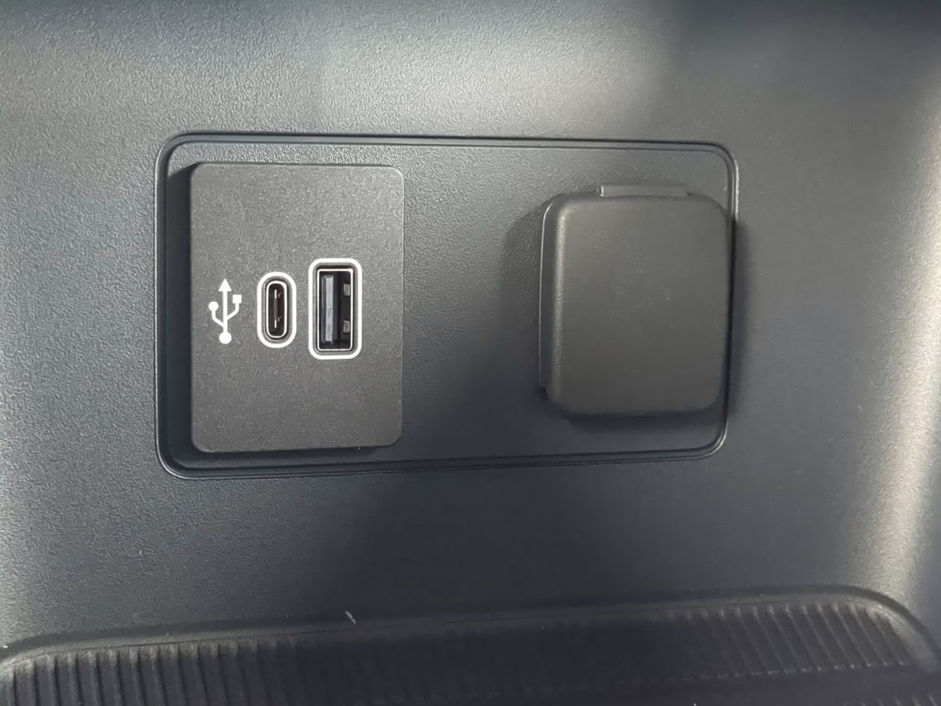 2026 Space White Metallic Ford Explorer ST-Line RWD SUV