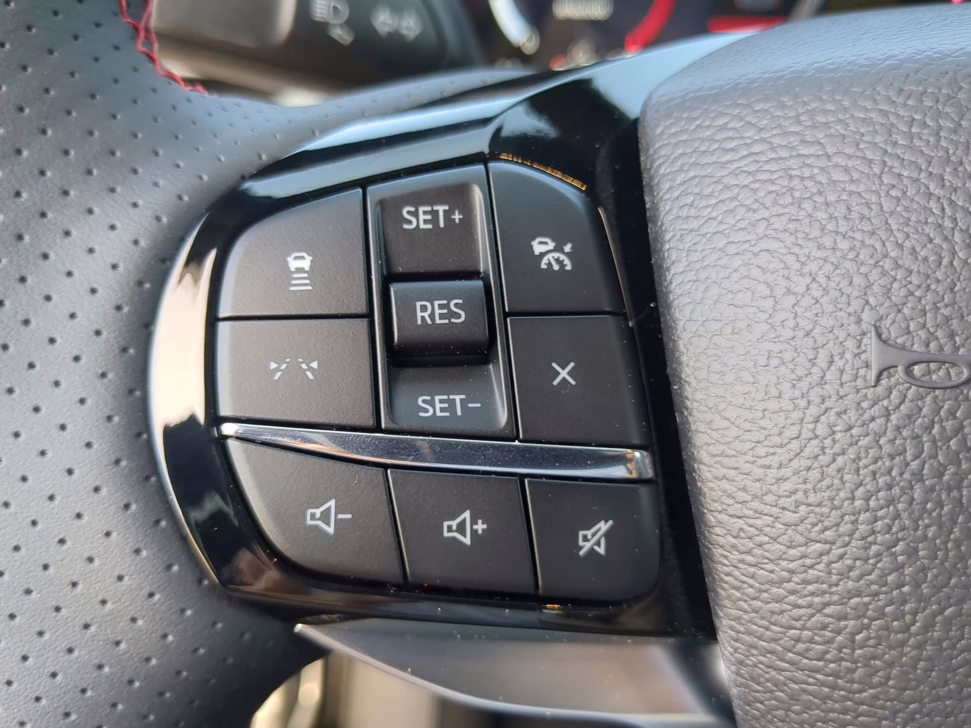 2026 Space White Metallic Ford Explorer ST-Line RWD SUV