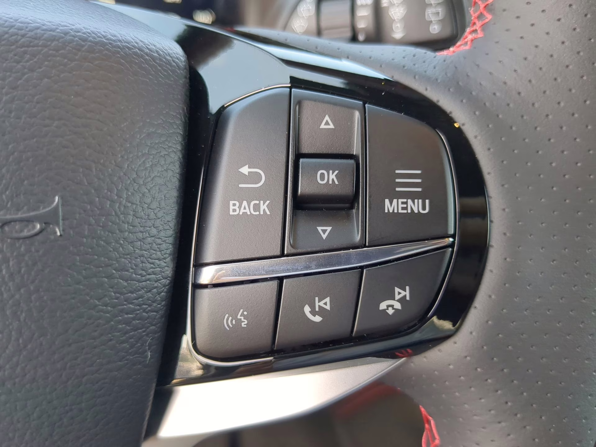 2026 Space White Metallic Ford Explorer ST-Line RWD SUV