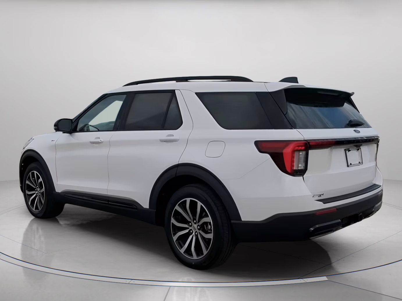 2026 Star White Metallic Tri-Coat Ford Explorer ST-Line RWD SUV