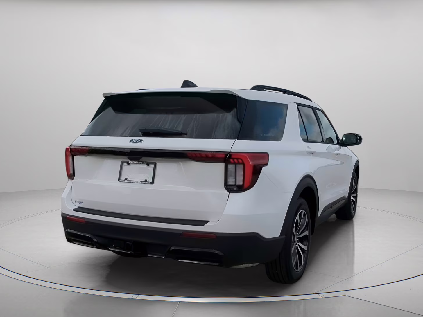 2026 Star White Metallic Tri-Coat Ford Explorer ST-Line RWD SUV