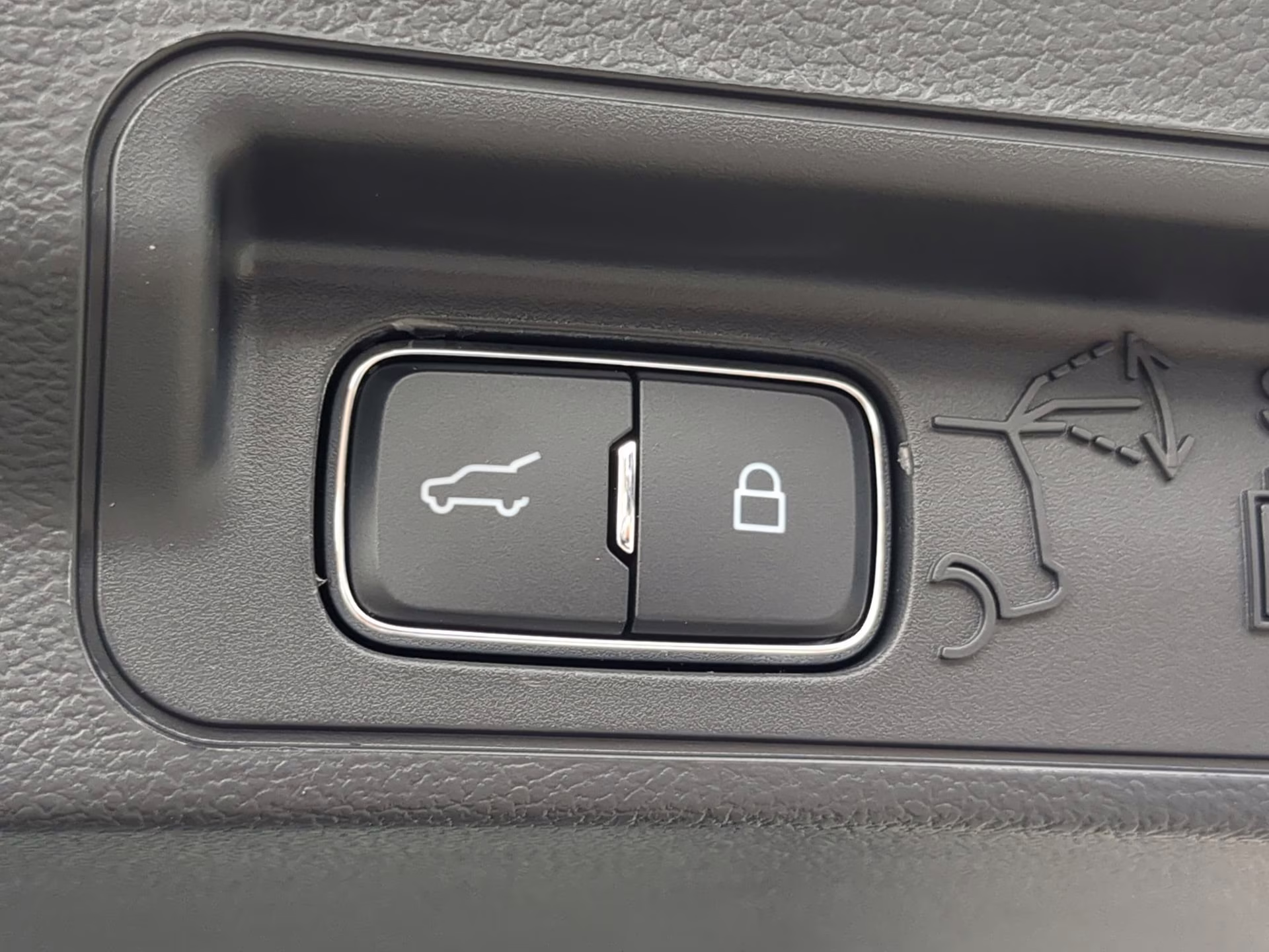 2026 Star White Metallic Tri-Coat Ford Explorer ST-Line RWD SUV