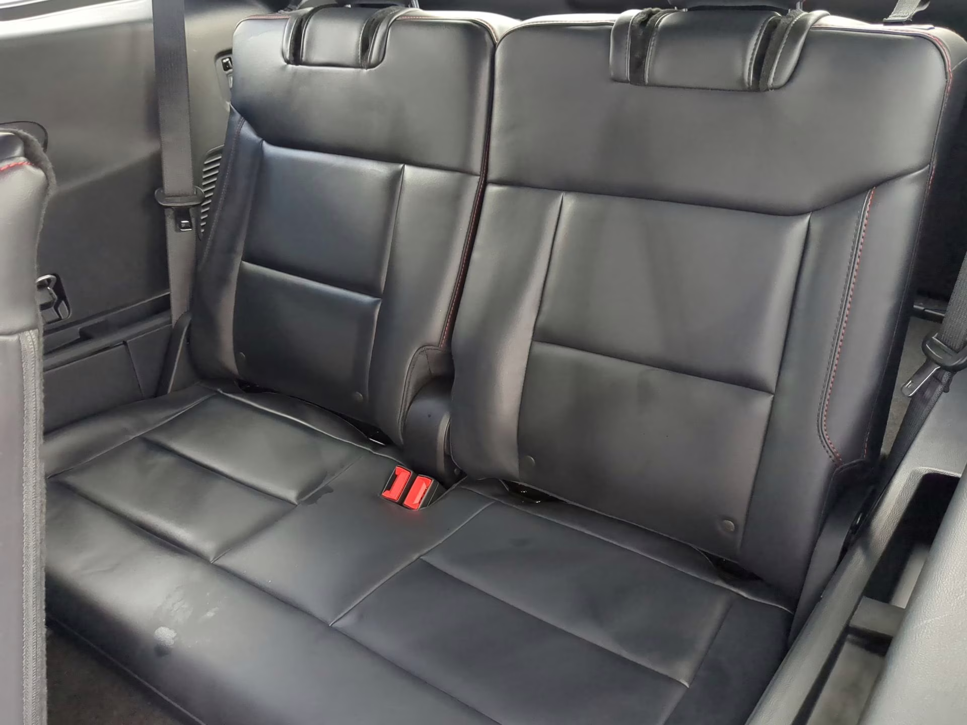 2026 Star White Metallic Tri-Coat Ford Explorer ST-Line RWD SUV