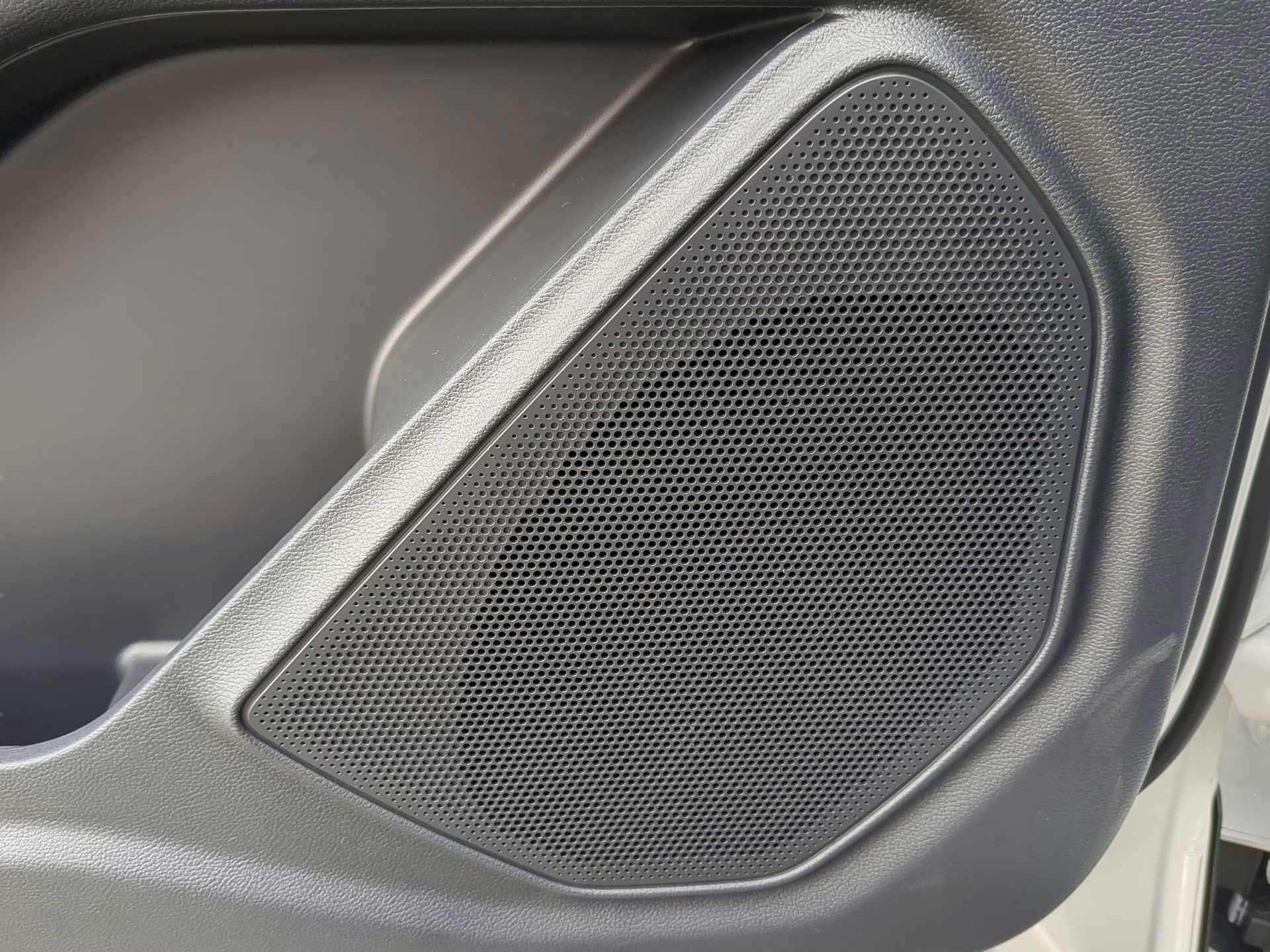 2026 Star White Metallic Tri-Coat Ford Explorer ST-Line RWD SUV