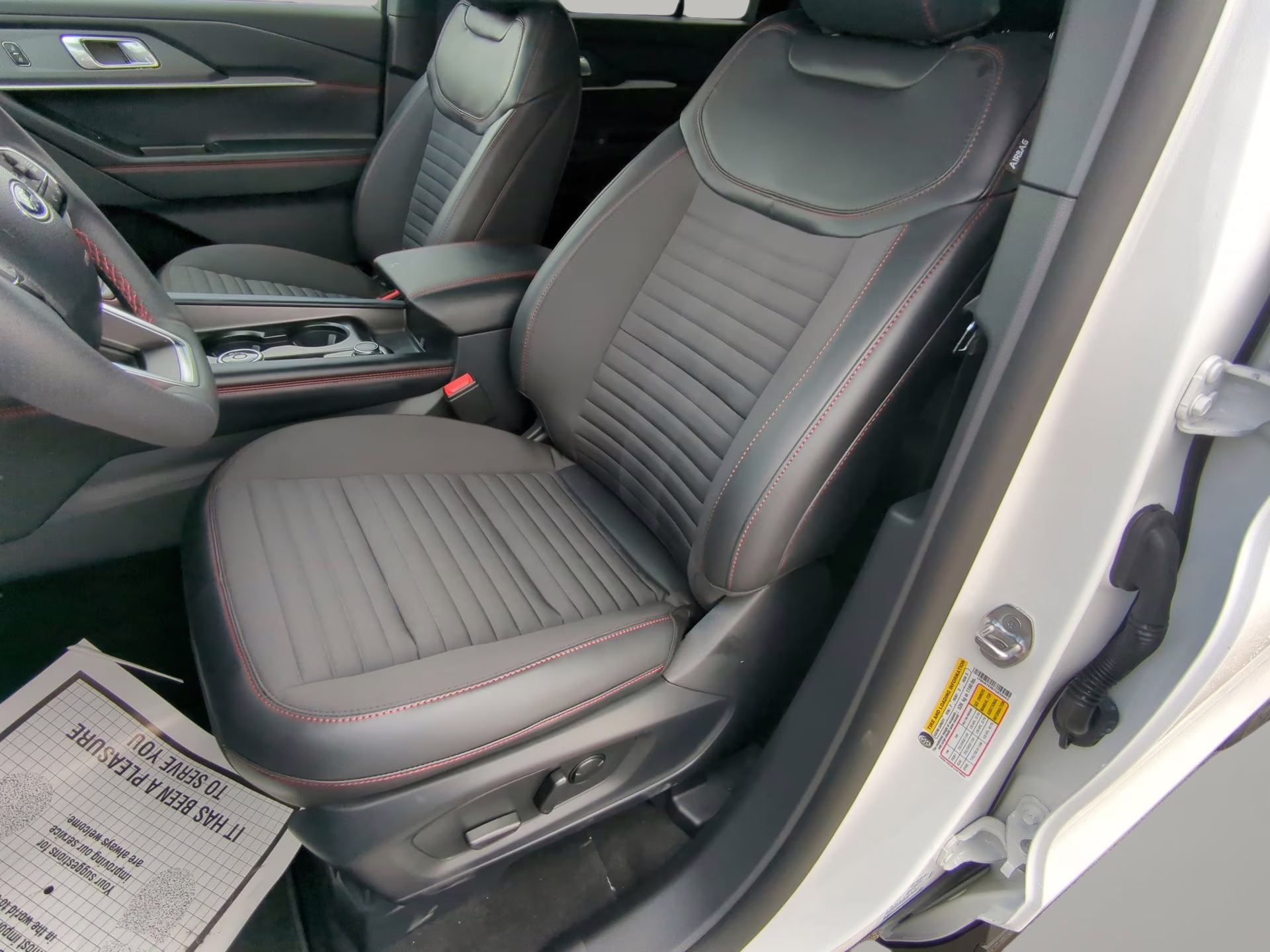 2026 Star White Metallic Tri-Coat Ford Explorer ST-Line RWD SUV