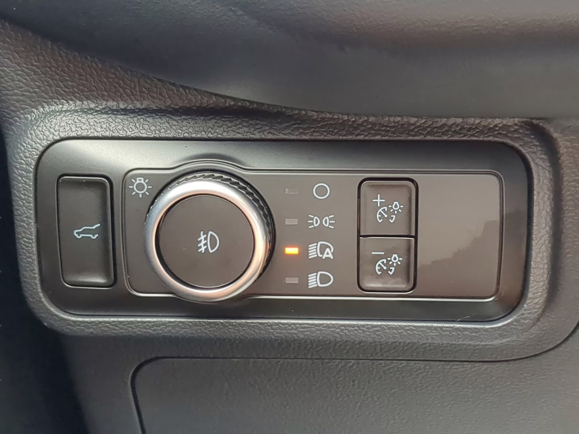 2026 Star White Metallic Tri-Coat Ford Explorer ST-Line RWD SUV