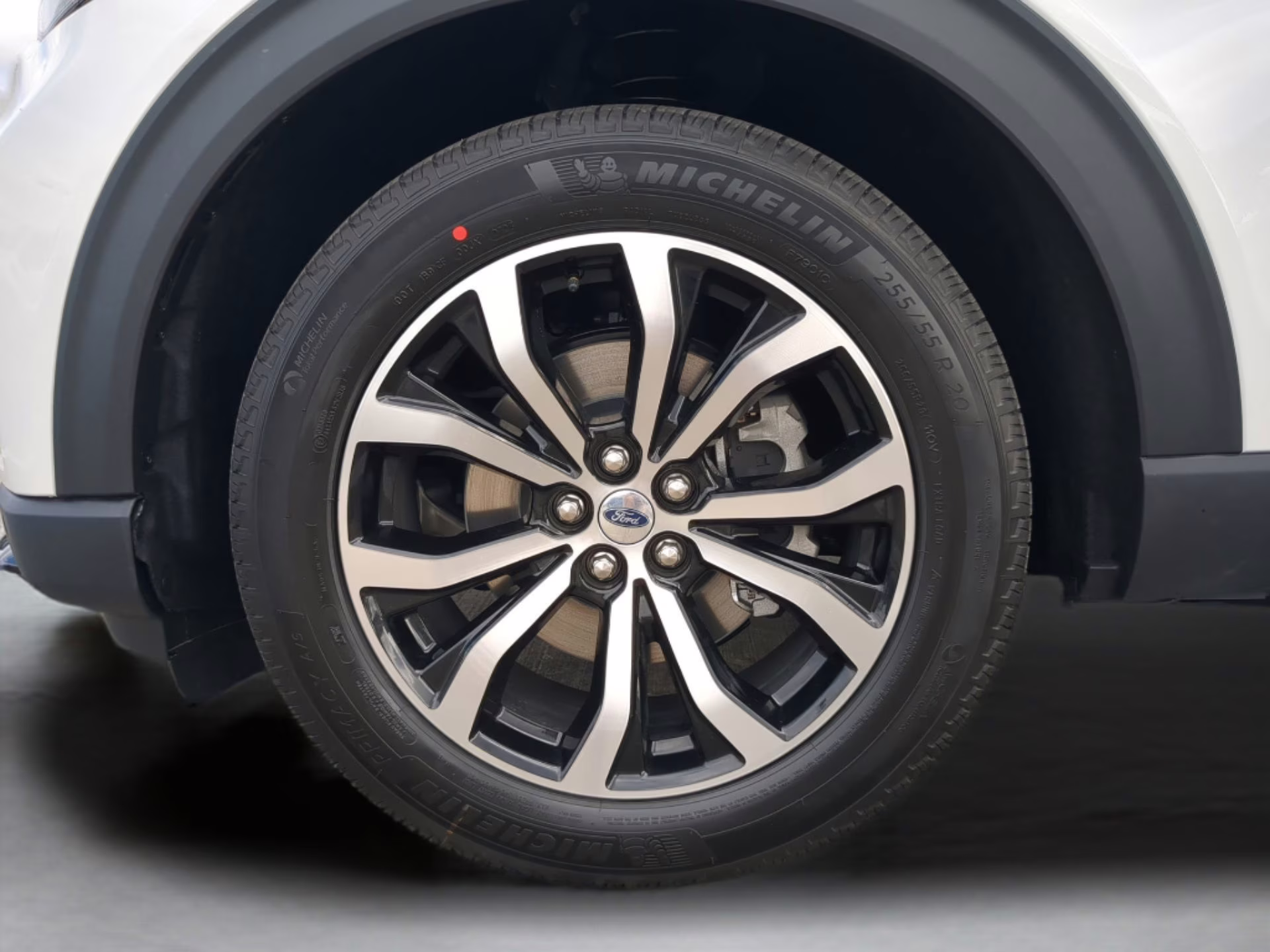 2026 Star White Metallic Tri-Coat Ford Explorer ST-Line RWD SUV