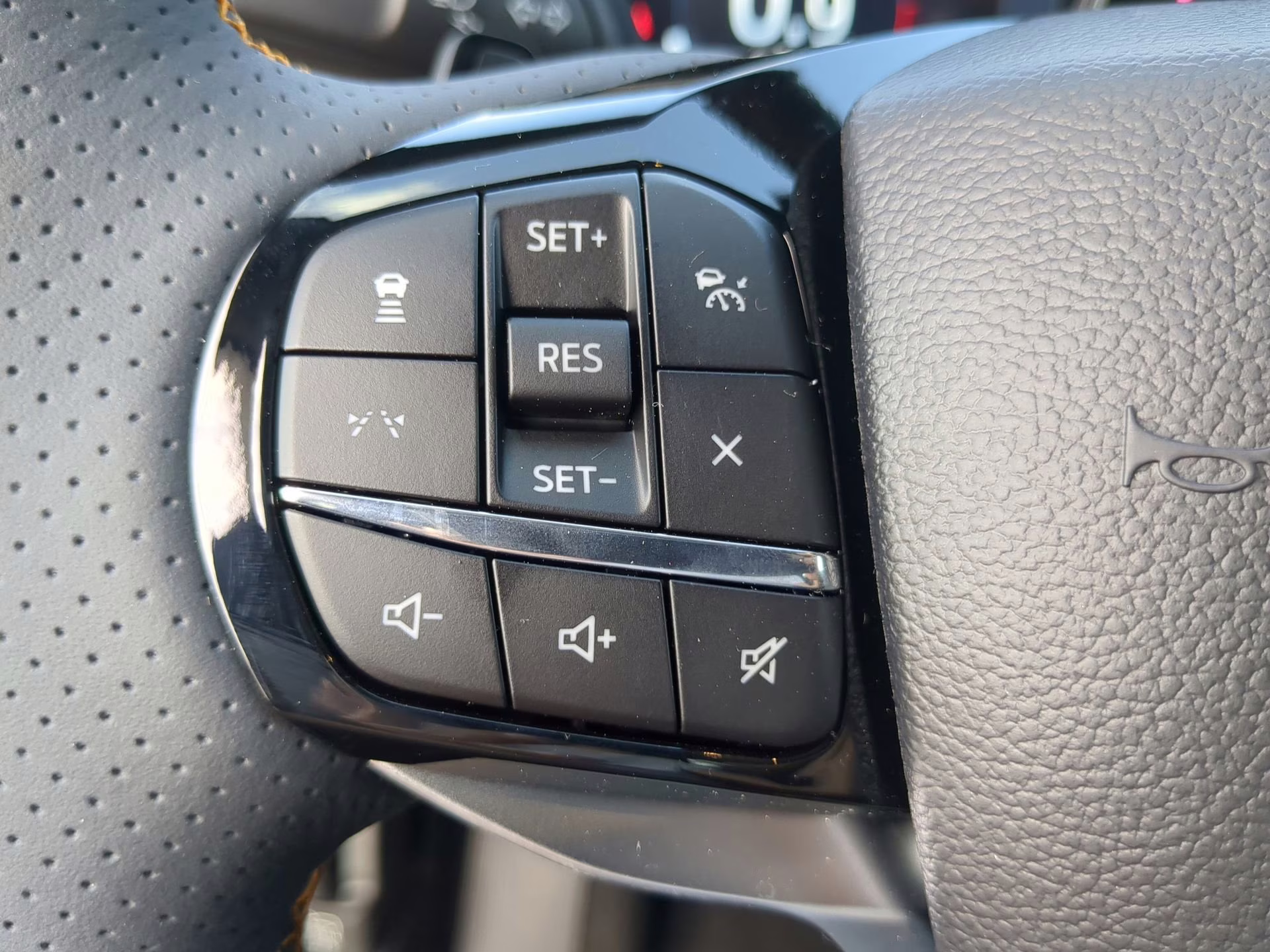 2026 Space White Metallic Ford Explorer Tremor 4X4 SUV