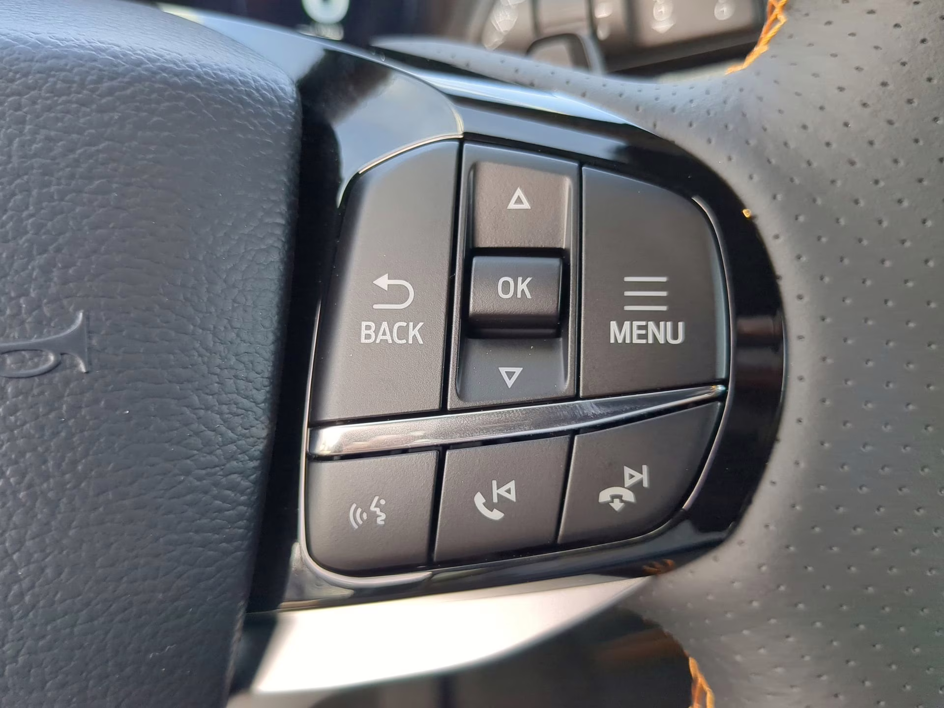 2026 Space White Metallic Ford Explorer Tremor 4X4 SUV