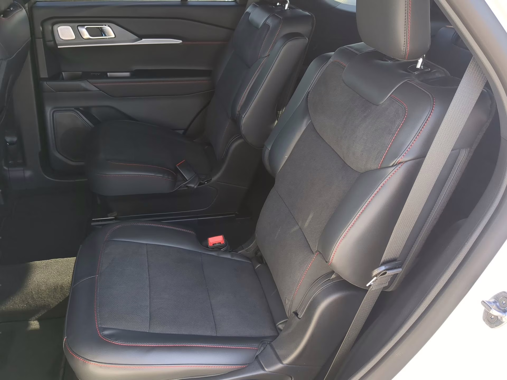 2026 Star White Metallic Tri-Coat Ford Explorer ST RWD SUV