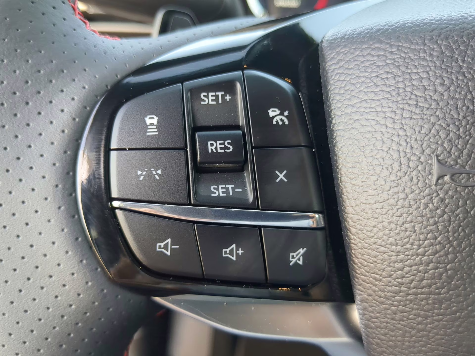 2026 Star White Metallic Tri-Coat Ford Explorer ST RWD SUV