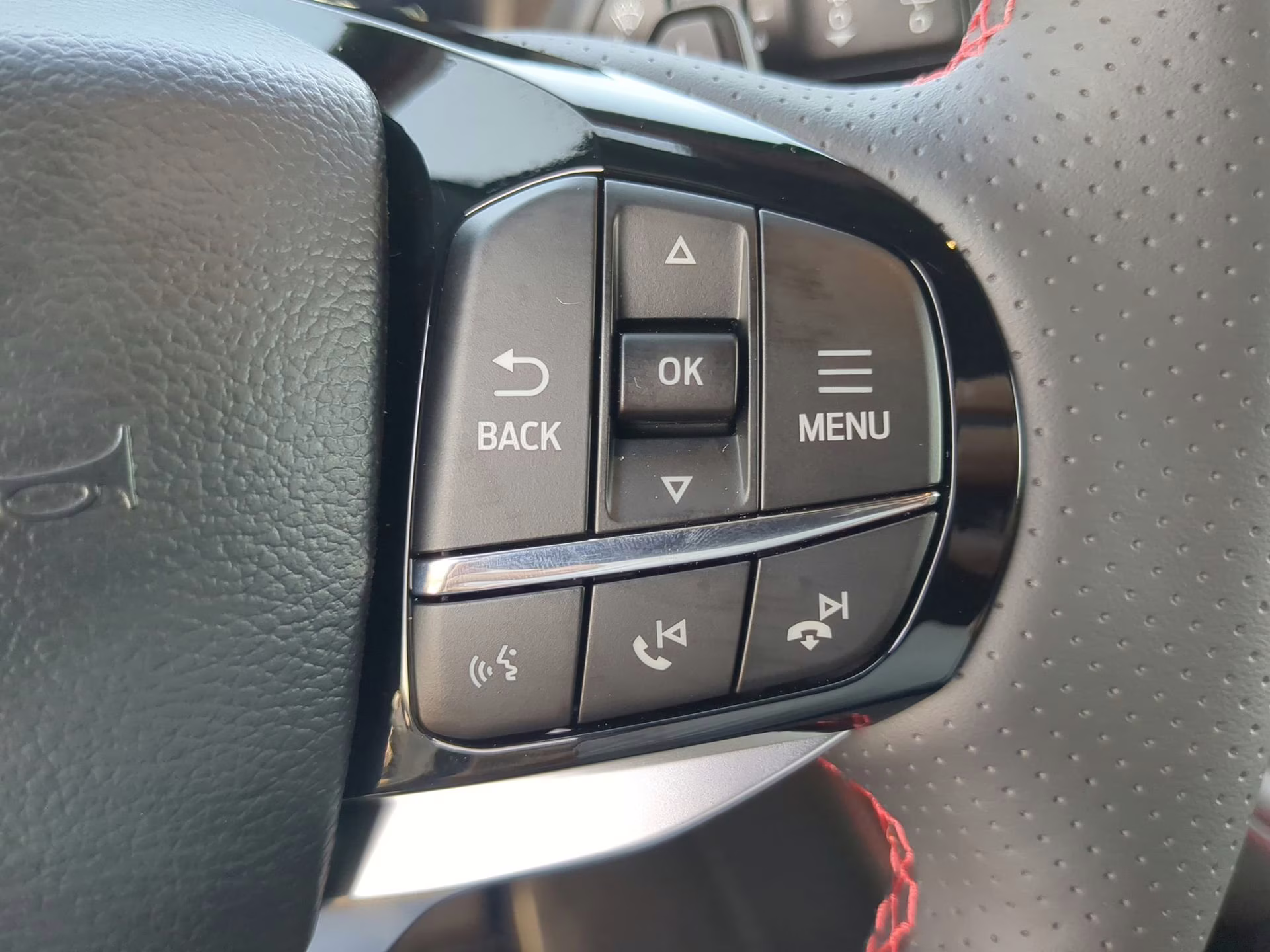 2026 Star White Metallic Tri-Coat Ford Explorer ST RWD SUV