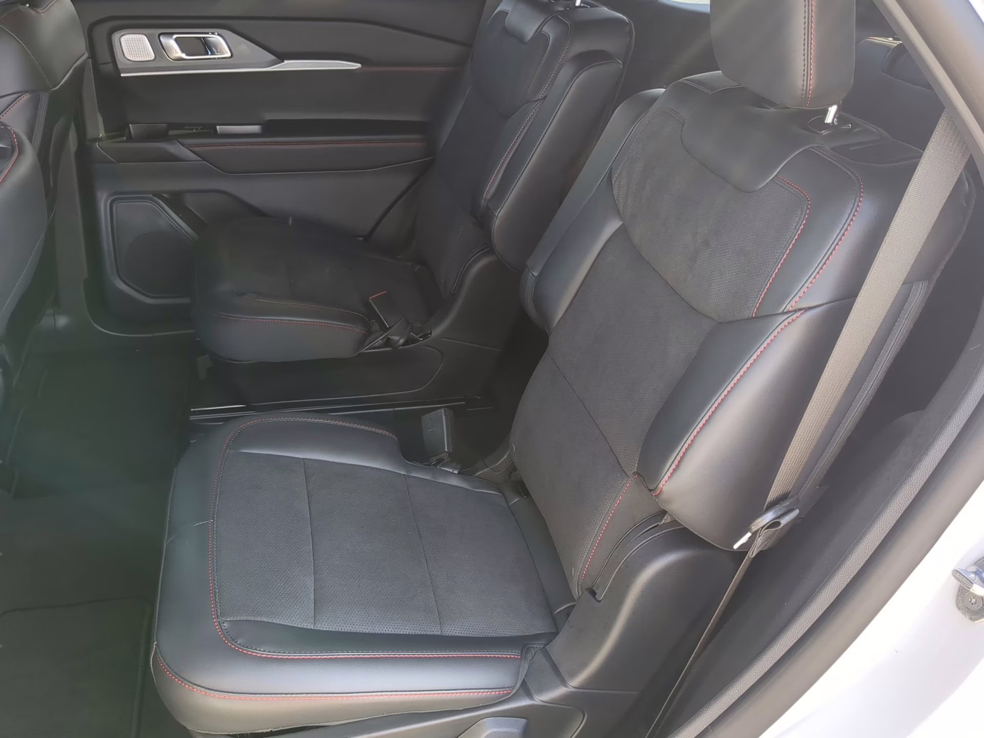 2026 Space White Metallic Ford Explorer ST RWD SUV