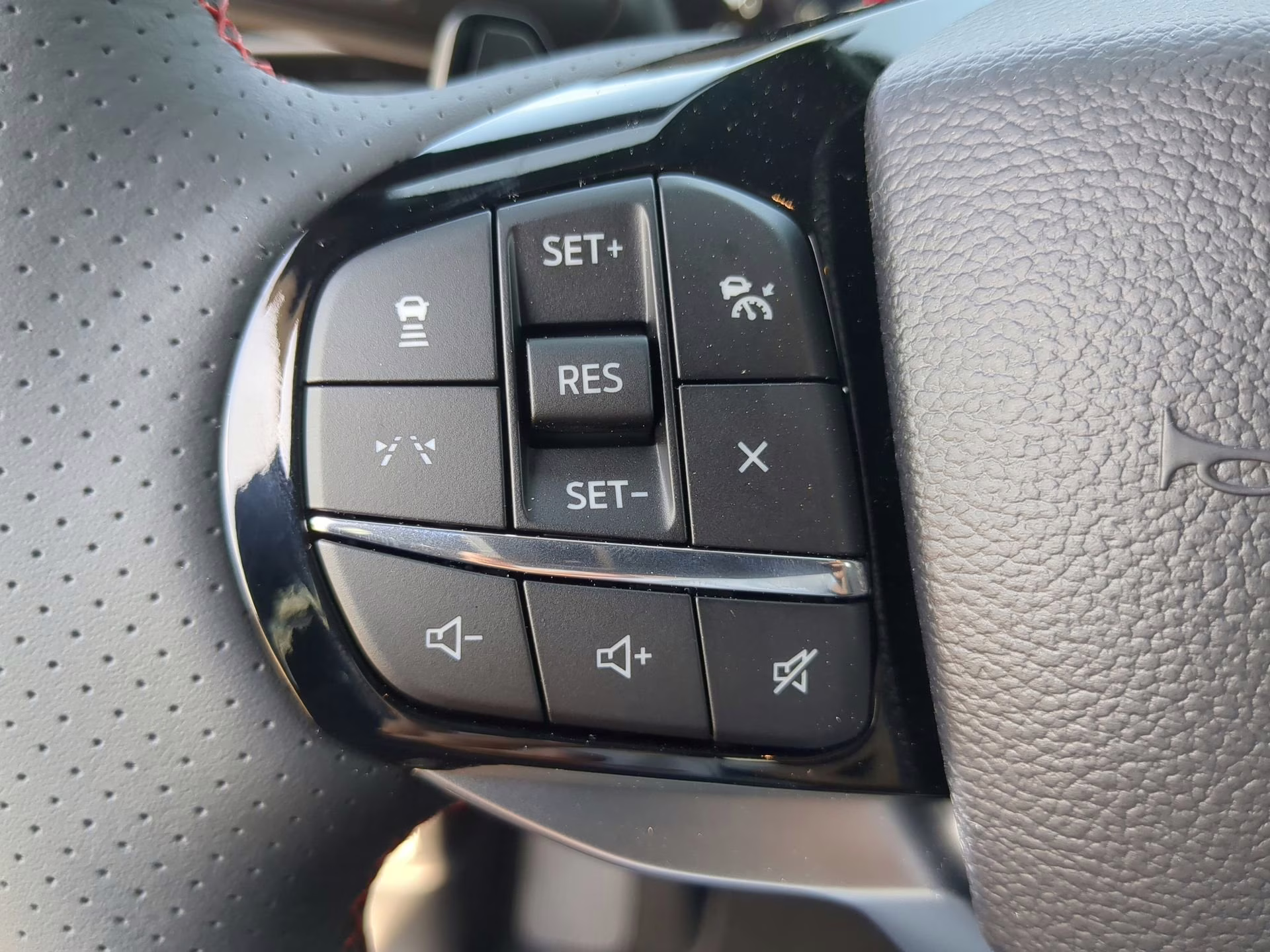 2026 Space White Metallic Ford Explorer ST RWD SUV