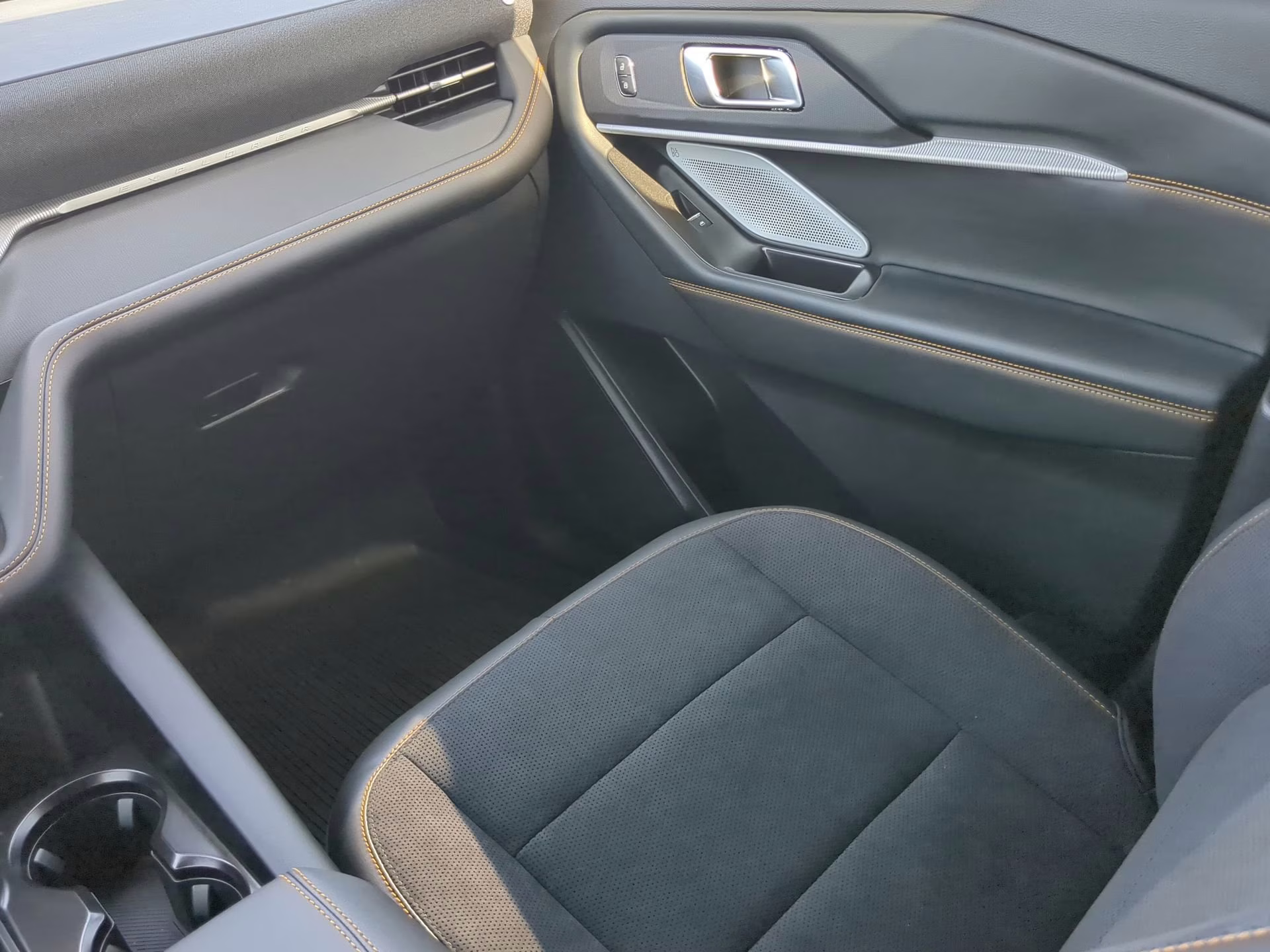 2026 Star White Metallic Tri-Coat Ford Explorer Tremor 4X4 SUV