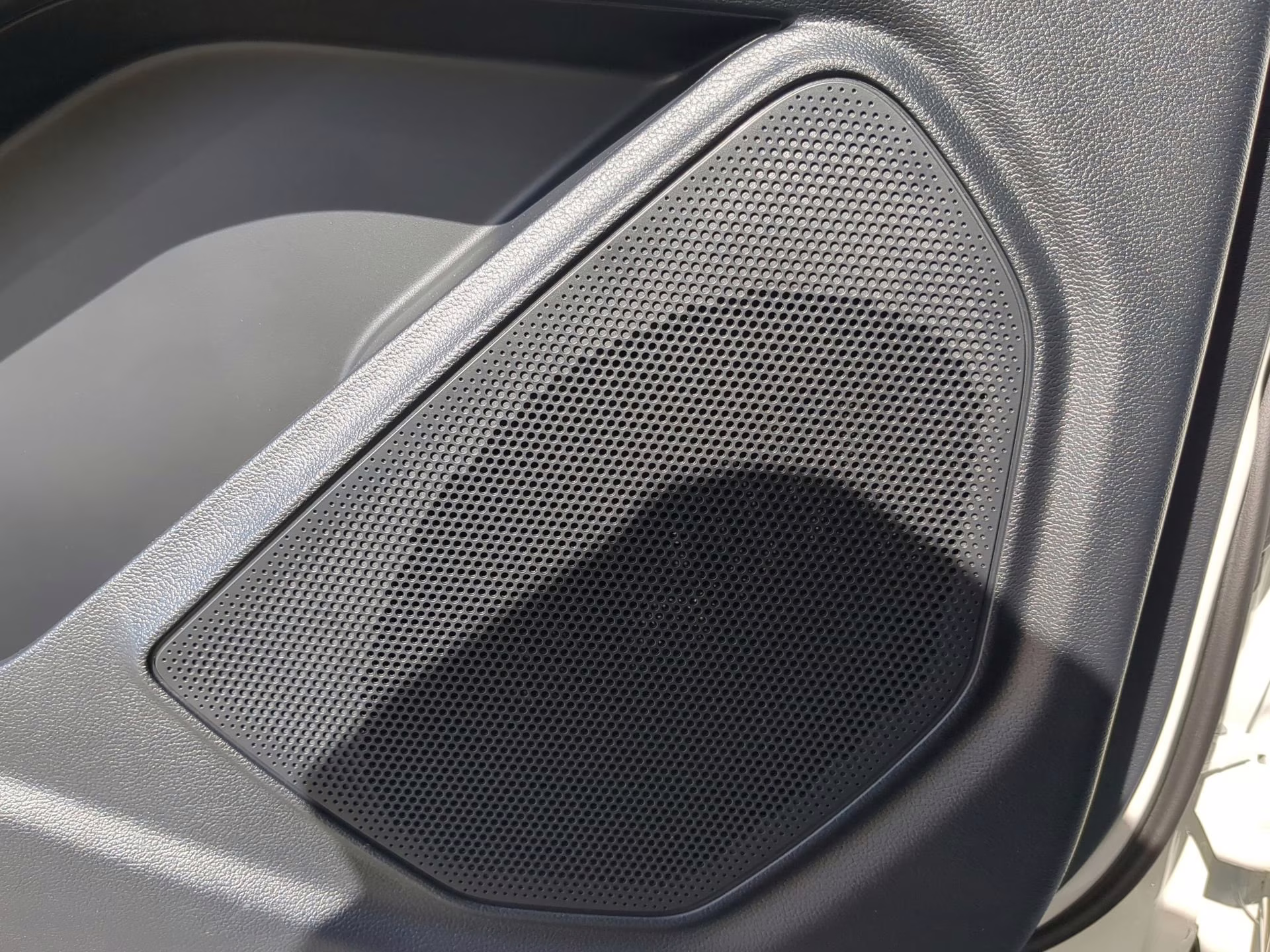 2026 Star White Metallic Tri-Coat Ford Explorer Tremor 4X4 SUV