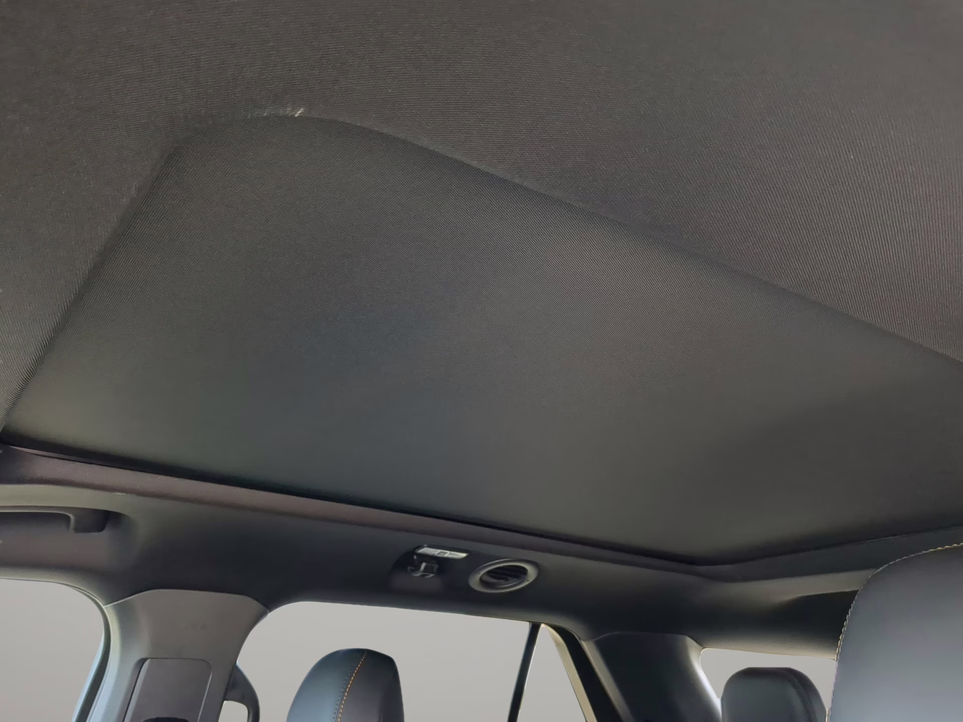 2026 Star White Metallic Tri-Coat Ford Explorer Tremor 4X4 SUV