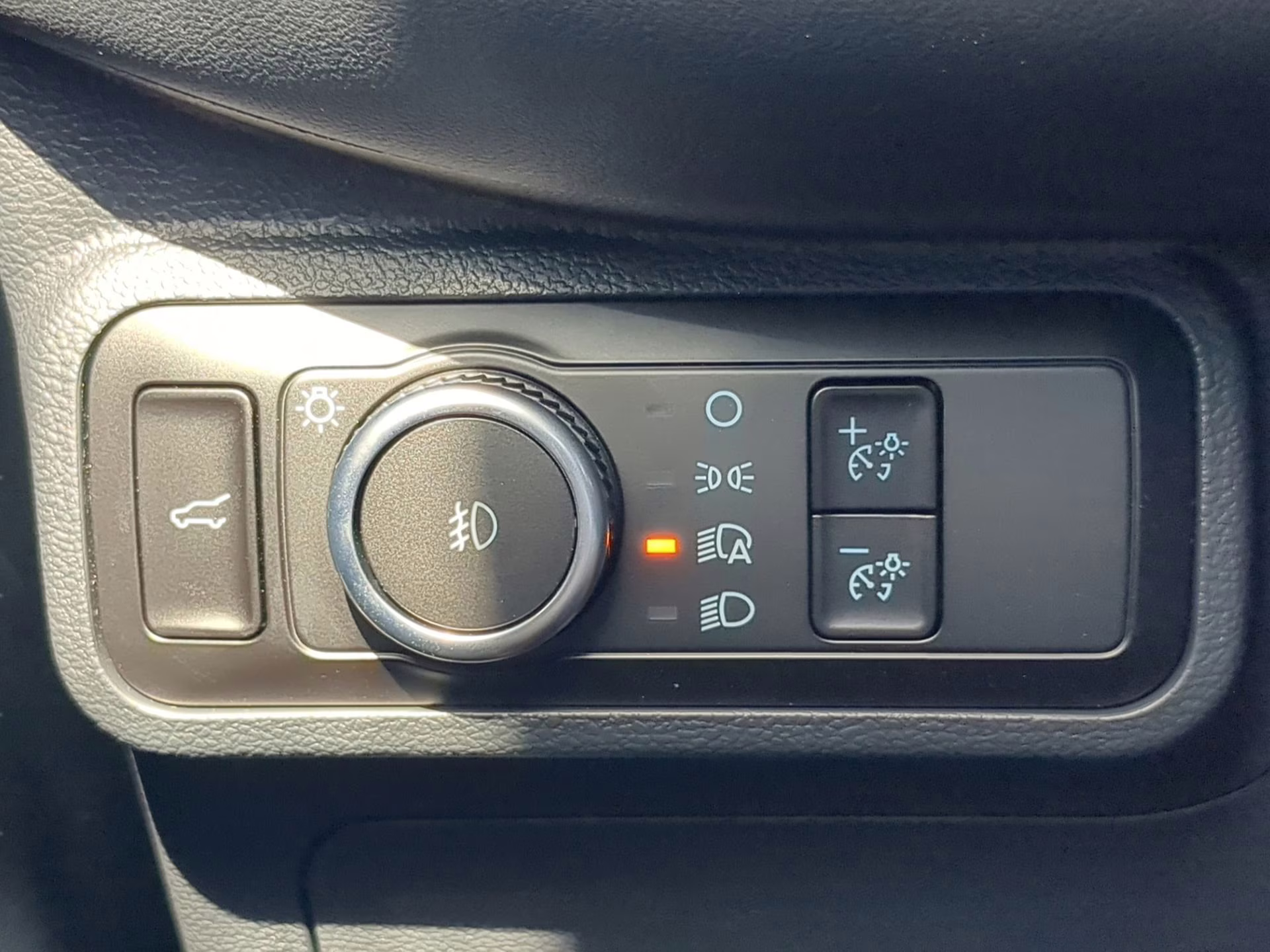 2026 Star White Metallic Tri-Coat Ford Explorer Tremor 4X4 SUV