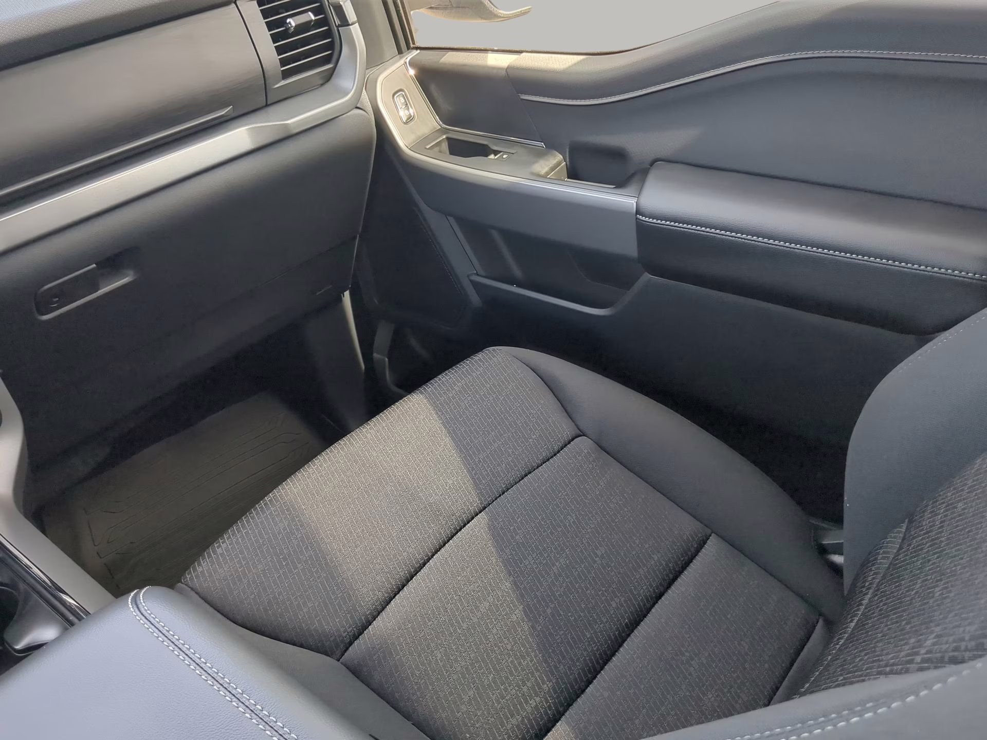 2026 Avalanche Ford F-150 XLT Crew Cab Pickup 4X4 Truck