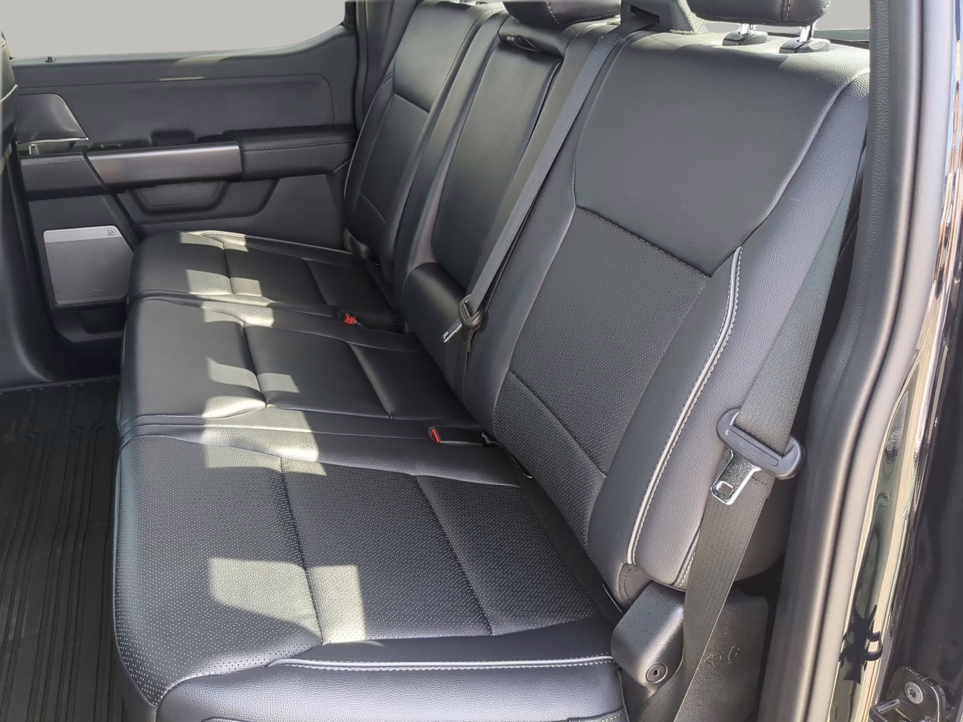 2026 Agate Black Metallic Ford F-150 LARIAT Crew Cab Pickup 4X4 Truck