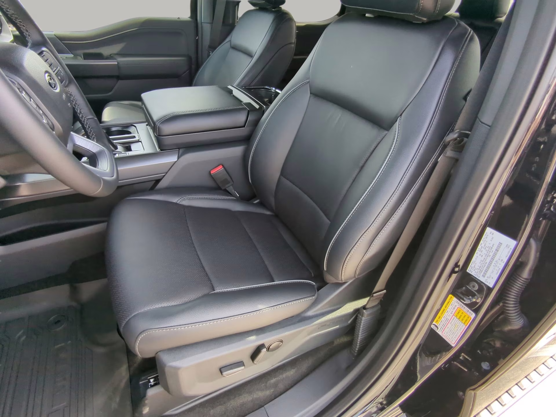 2026 Agate Black Metallic Ford F-150 LARIAT Crew Cab Pickup 4X4 Truck