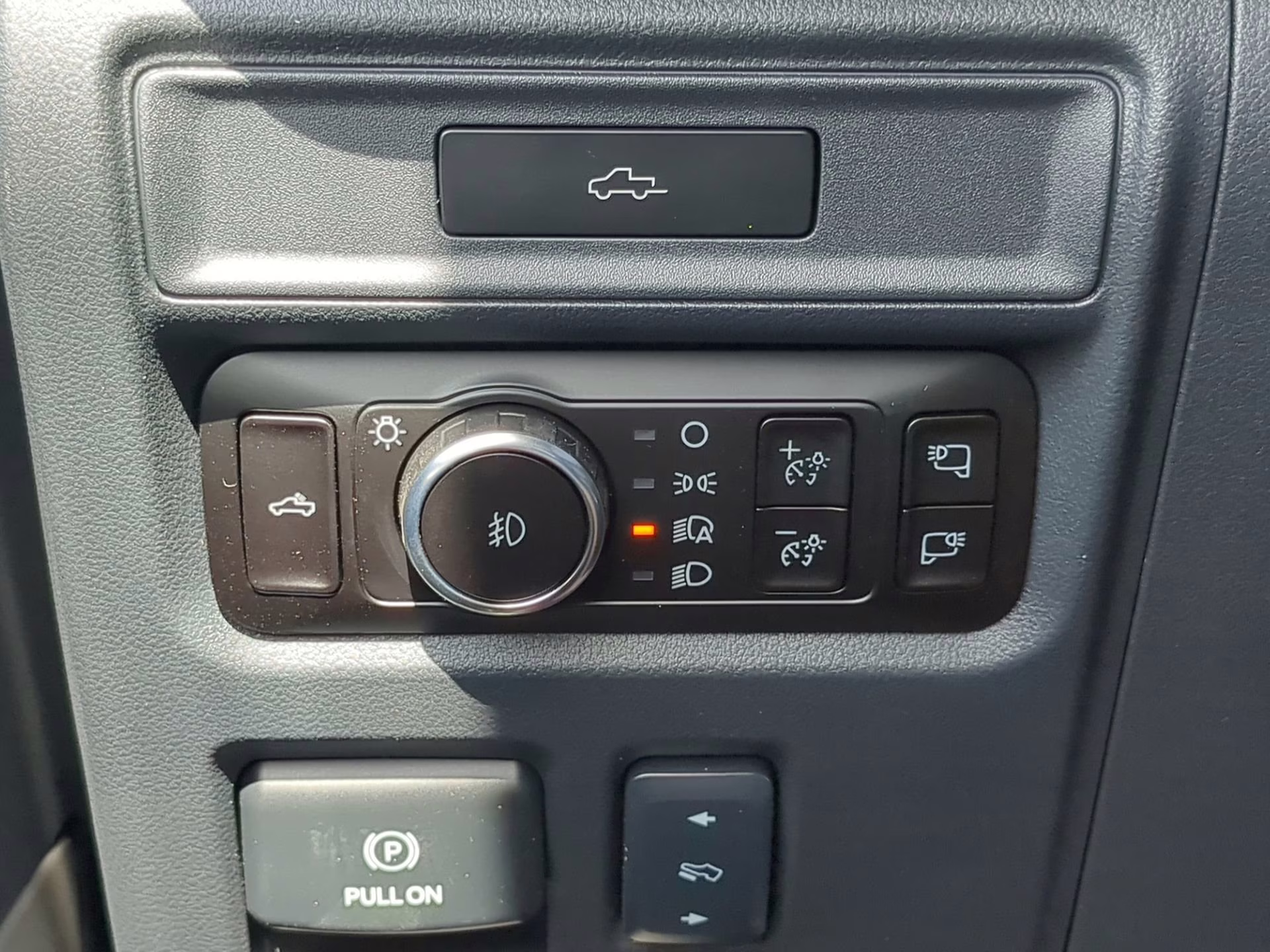 2026 Agate Black Metallic Ford F-150 LARIAT Crew Cab Pickup 4X4 Truck