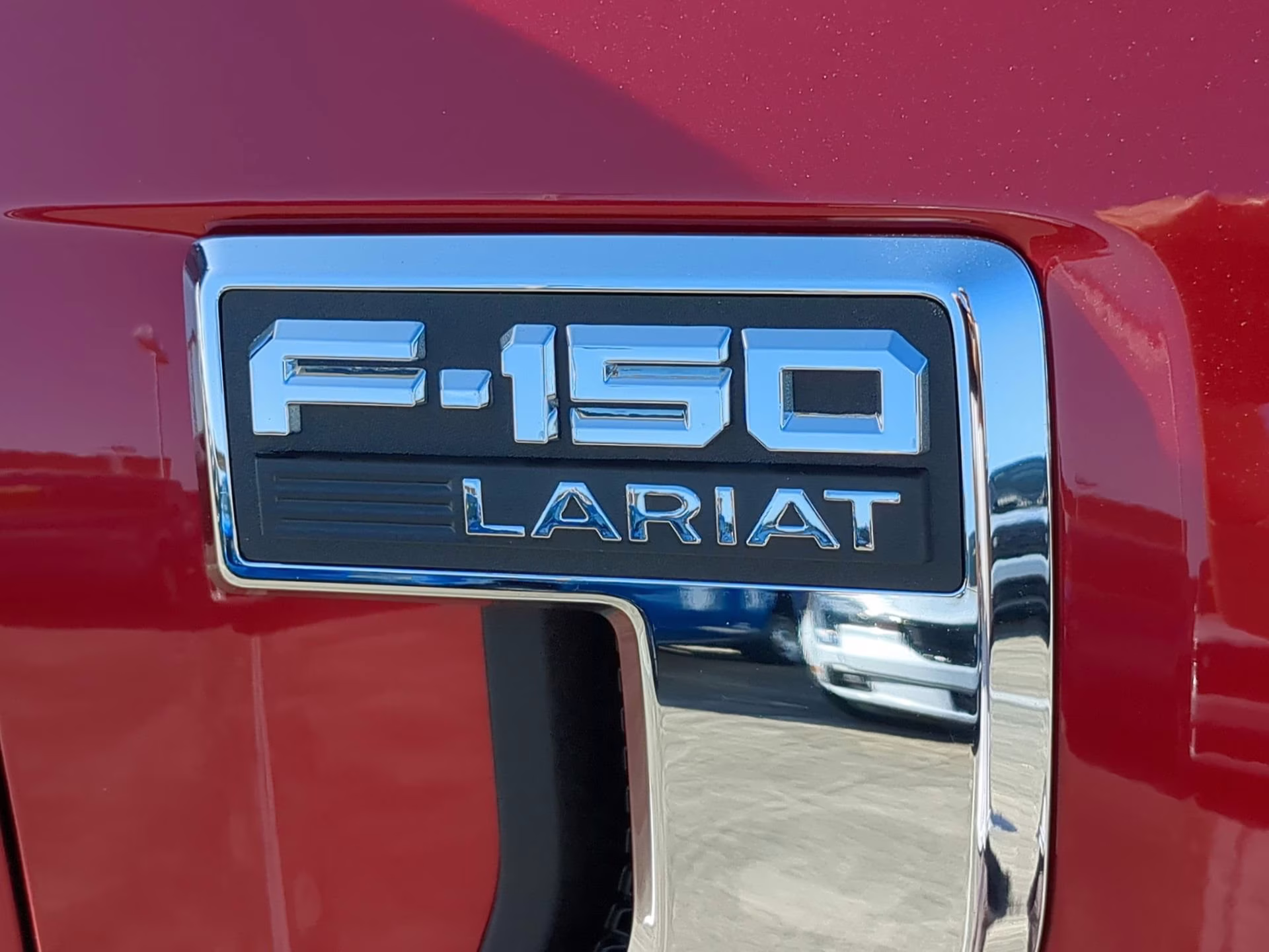 2026 Ruby Red Metallic Tinted Clearcoat Ford F-150 LARIAT Crew Cab Pickup 4X4 Truck