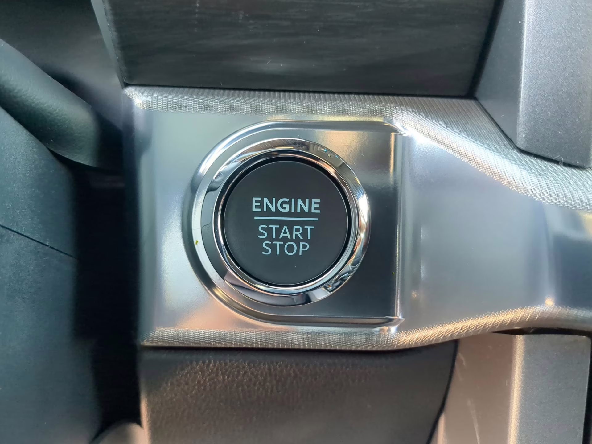 2026 Ruby Red Metallic Tinted Clearcoat Ford F-150 LARIAT Crew Cab Pickup 4X4 Truck