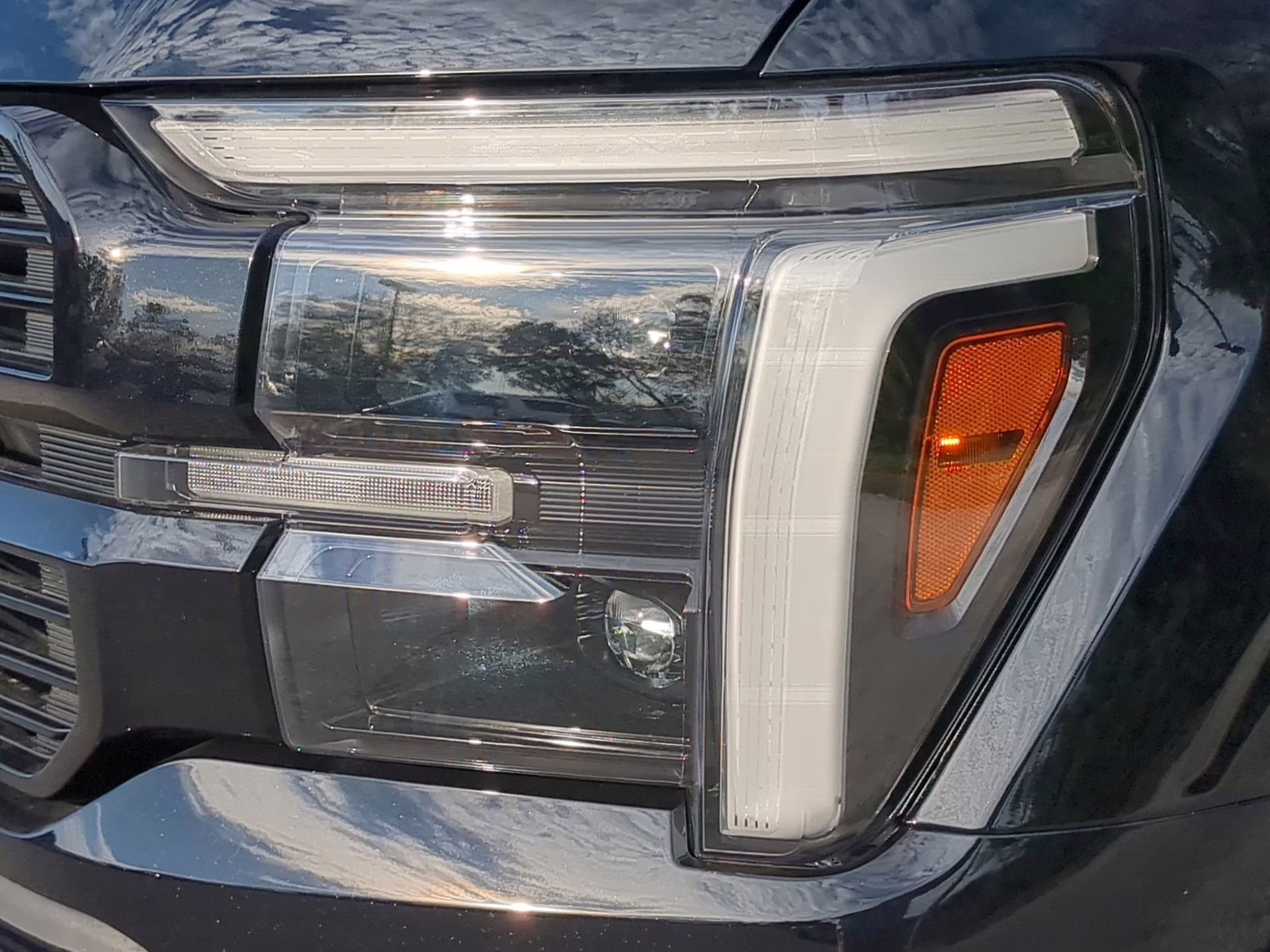 2025 Agate Black Metallic Ford F-150 Platinum Crew Cab Pickup 4X4 Truck