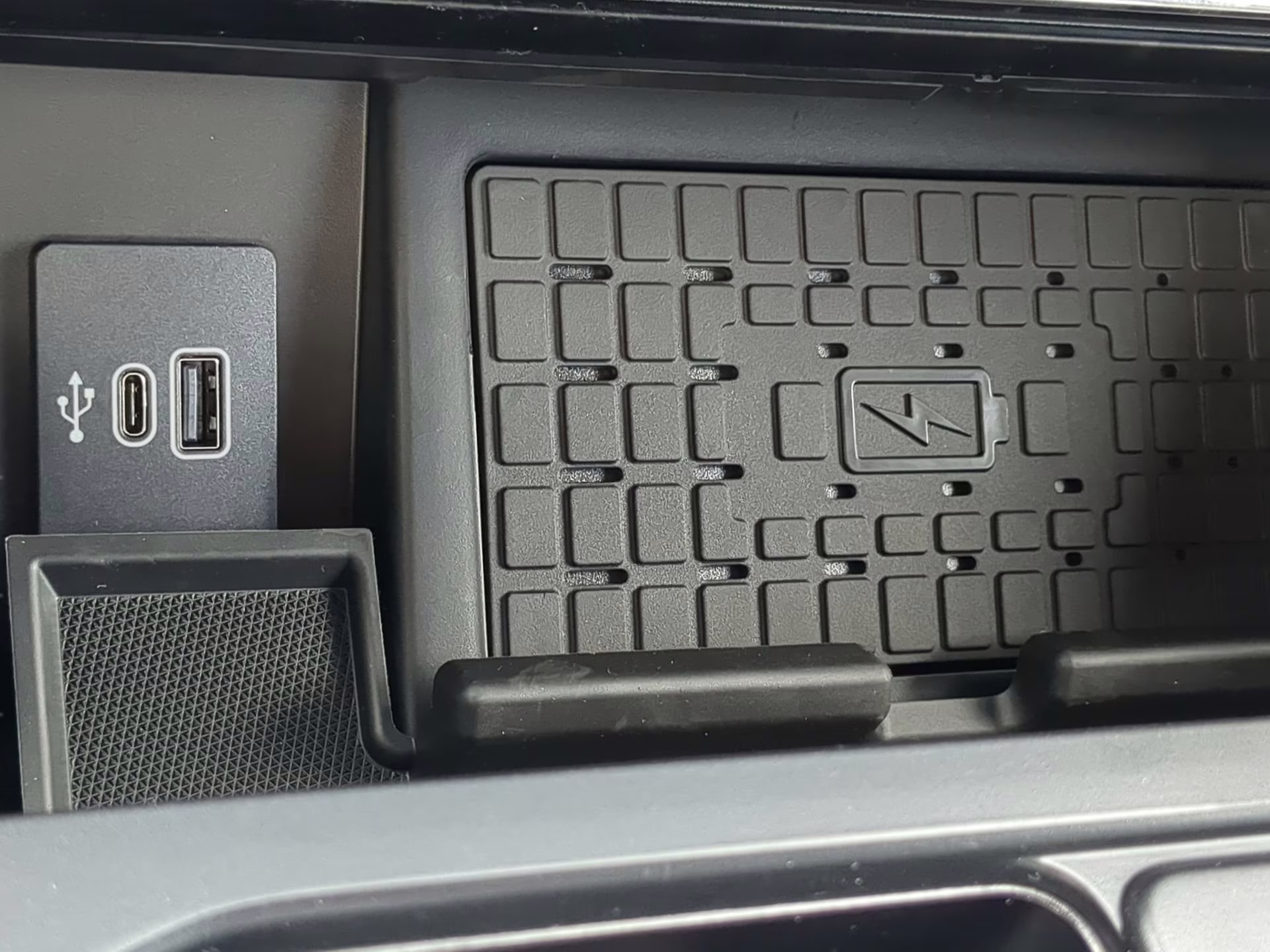 2025 Agate Black Metallic Ford F-150 Platinum Crew Cab Pickup 4X4 Truck