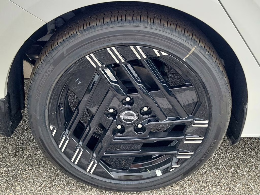 2026 Aspen White/Super Black Nissan Sentra SR FWD Sedan