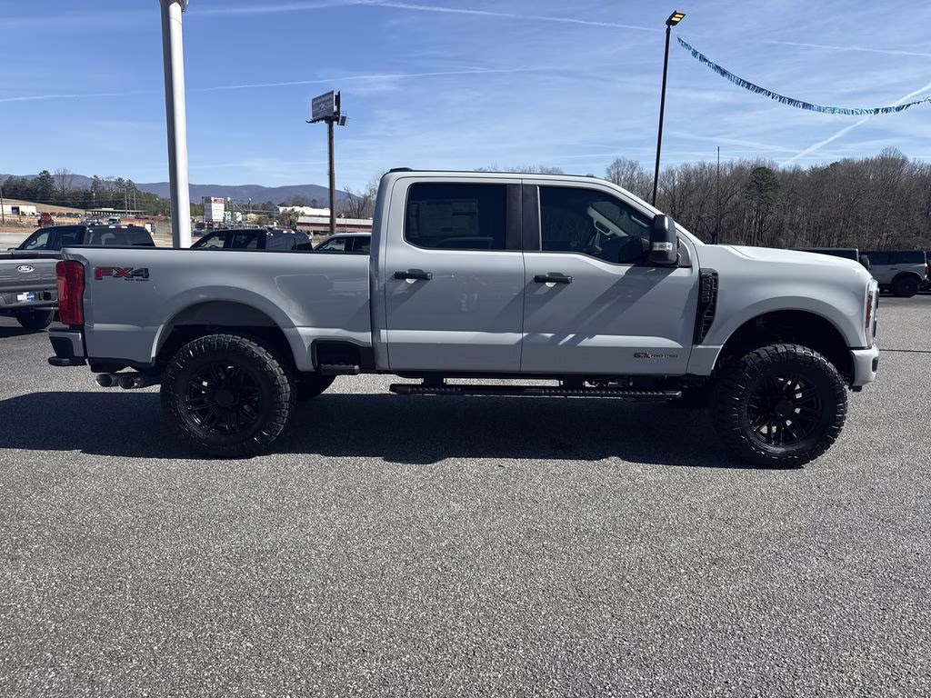 2026 Avalanche Ford Super Duty F-250 SRW XL 4X4 Truck