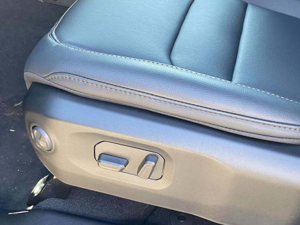 2026 Granite Crystal Metallic Clearcoat Jeep Wrangler Sahara 4X4 SUV