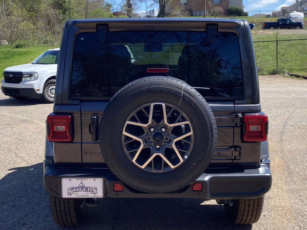 2026 Granite Crystal Metallic Clearcoat Jeep Wrangler Sahara 4X4 SUV