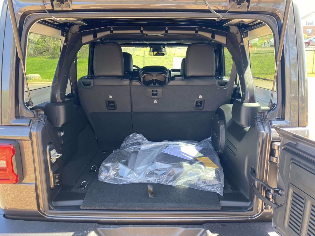 2026 Granite Crystal Metallic Clearcoat Jeep Wrangler Sahara 4X4 SUV