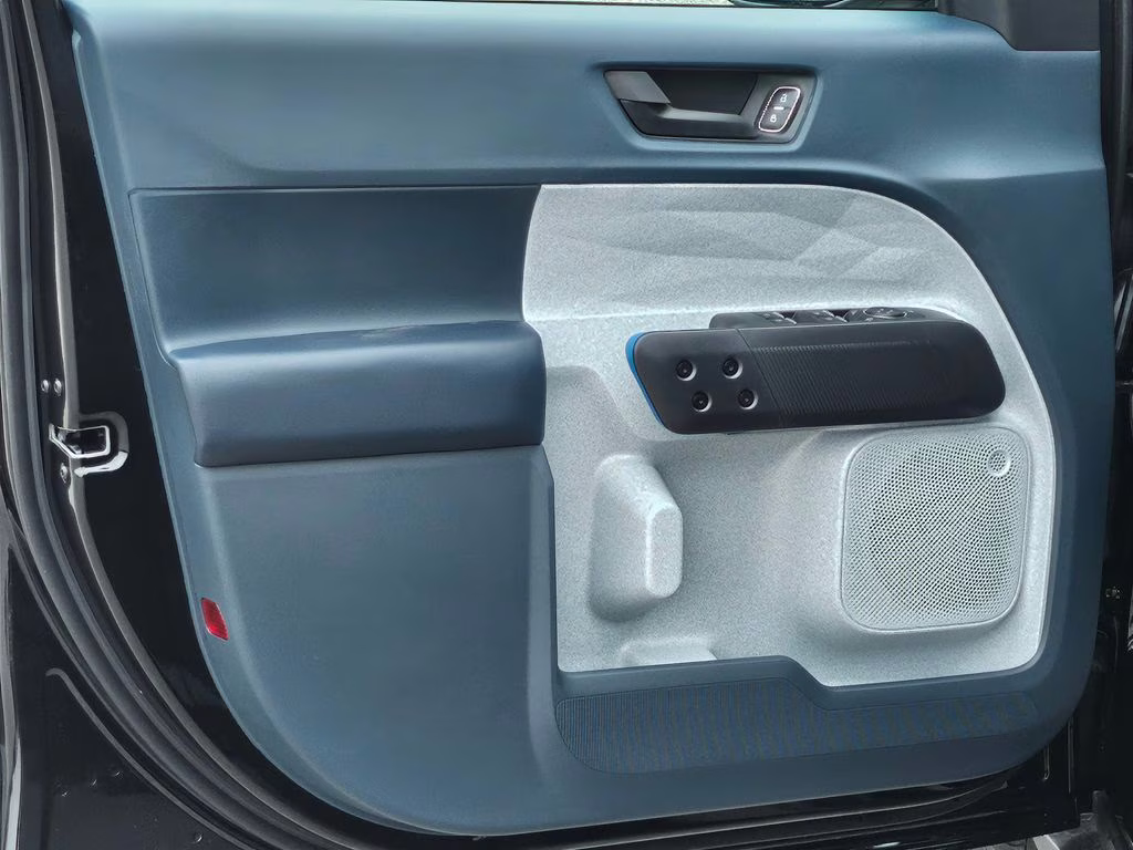 2026 Shadow Black Ford Maverick XLT FWD Truck