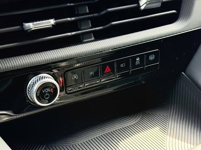 2026 White Ford Explorer Tremor 4X4 SUV