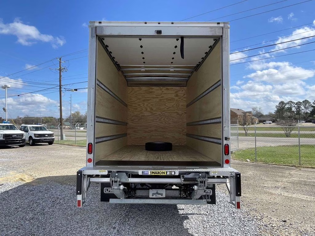 2026 Oxford White Ford Super Duty F-550 DRW XL RWD Chassis
