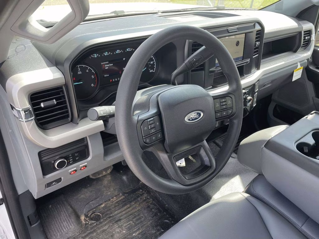 2026 Oxford White Ford Super Duty F-550 DRW XL RWD Chassis