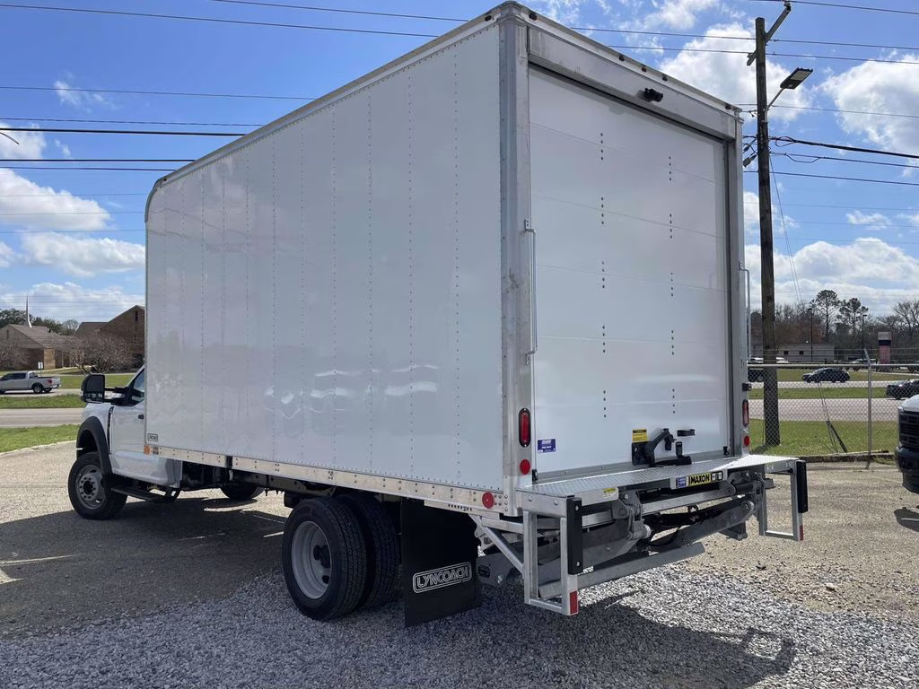 2026 Oxford White Ford Super Duty F-550 DRW XL RWD Chassis