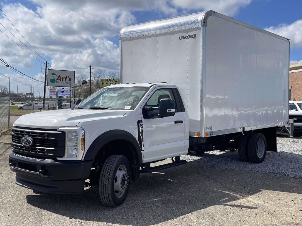 2026 Oxford White Ford Super Duty F-550 DRW XL RWD Chassis