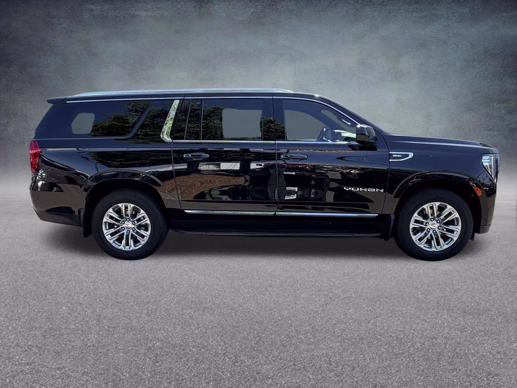 2022 Onyx Black GMC Yukon XL SLT 4X4 SUV