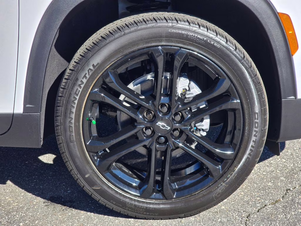 2026 Summit White Chevrolet Traverse LT FWD SUV