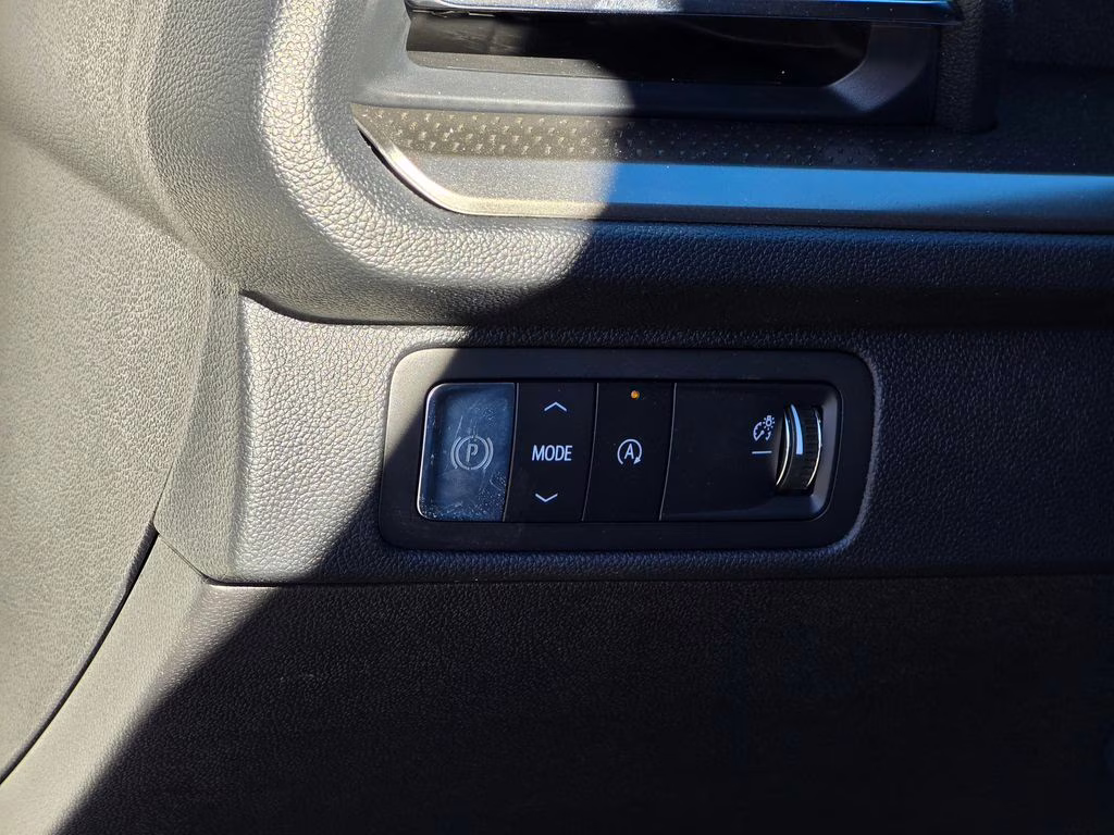 2026 Summit White Chevrolet Traverse LT FWD SUV