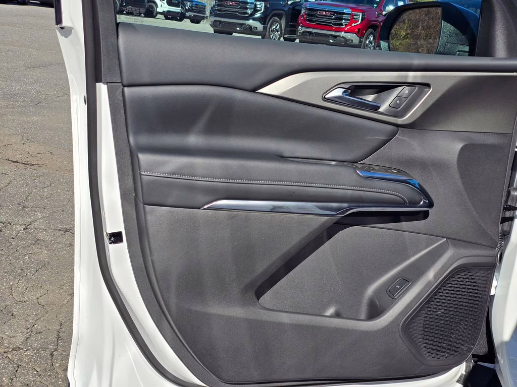 2026 Summit White Chevrolet Traverse LT FWD SUV