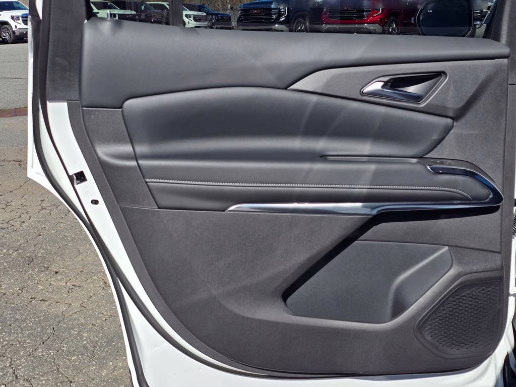 2026 Summit White Chevrolet Traverse LT FWD SUV