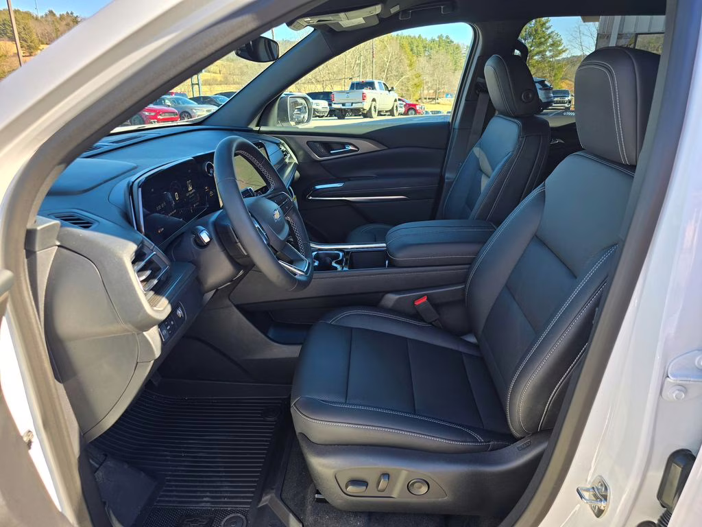 2026 Summit White Chevrolet Traverse LT FWD SUV