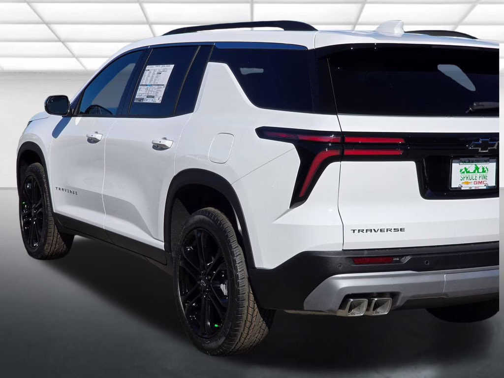 2026 Summit White Chevrolet Traverse LT FWD SUV